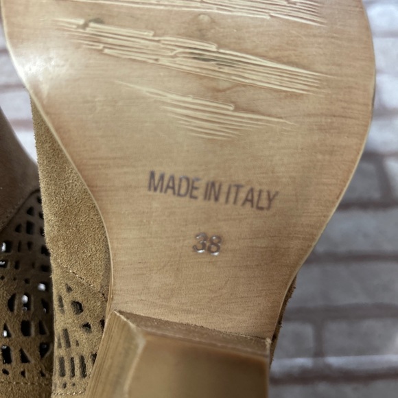 Ron White Laser Cut Antiqued Suede Leather Pointy Toe Booties Sz 8 NWoB - Picture 5 of 8